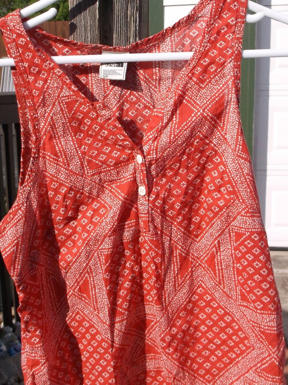 The North Face Sleeveless Geometric Split V‑Neck Tunic – W, size 5